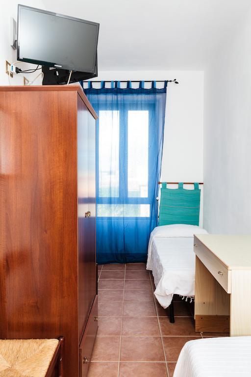 La Mezzanella Guesthouse Porto Torres Rum bild