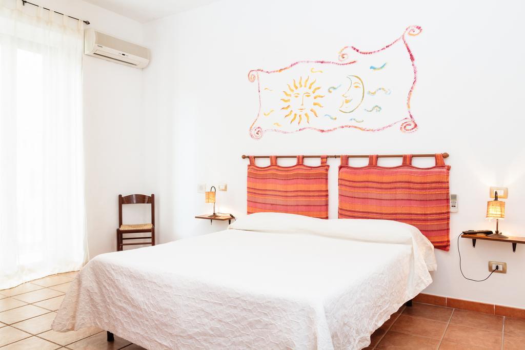 La Mezzanella Guesthouse Porto Torres Rum bild