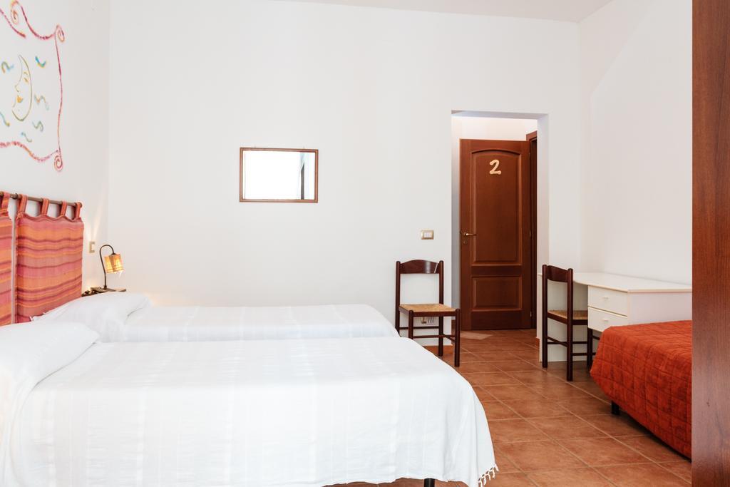 La Mezzanella Guesthouse Porto Torres Rum bild