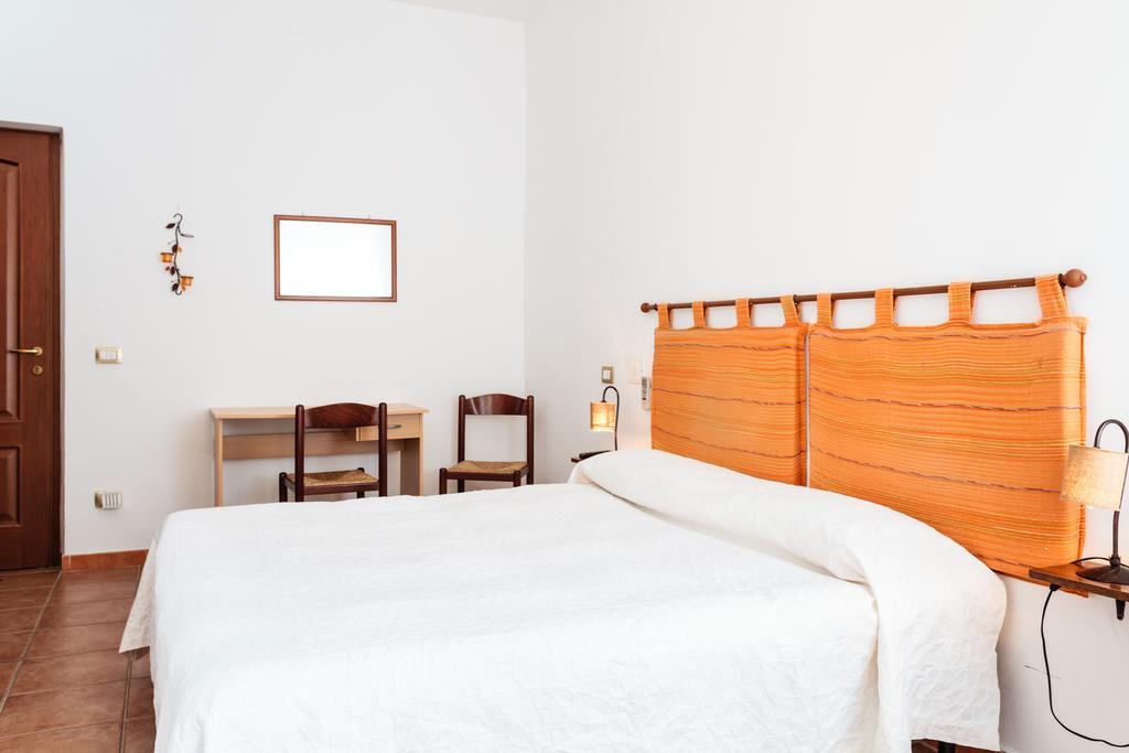 La Mezzanella Guesthouse Porto Torres Rum bild